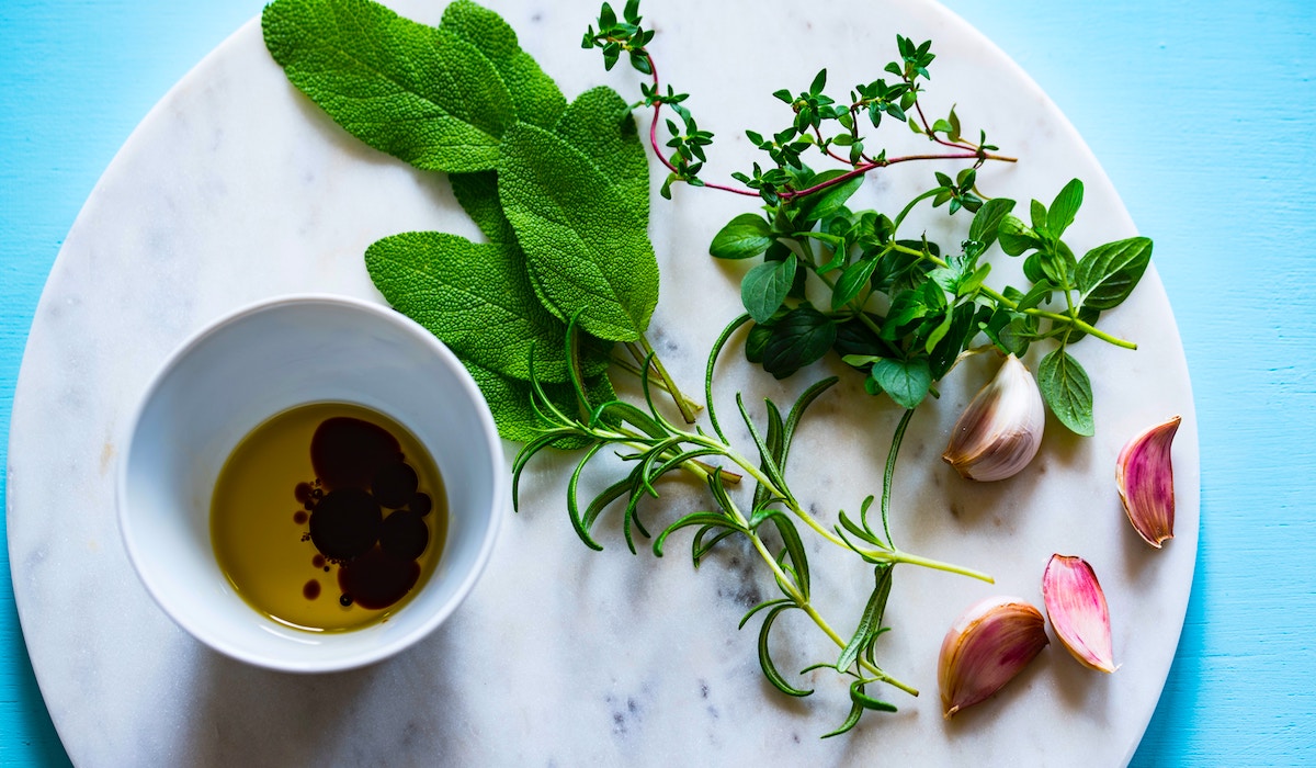8 Health Benefits of Thyme Spice and Thyme Oil Return Wellness